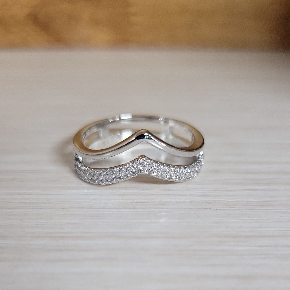 STERLING SILVER CZ CHEVRON RING - Picture 2 of 6